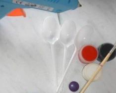 Изготавливаем поделки из тарелок одноразовых Поделка из пластиковых тарелок своими руками
